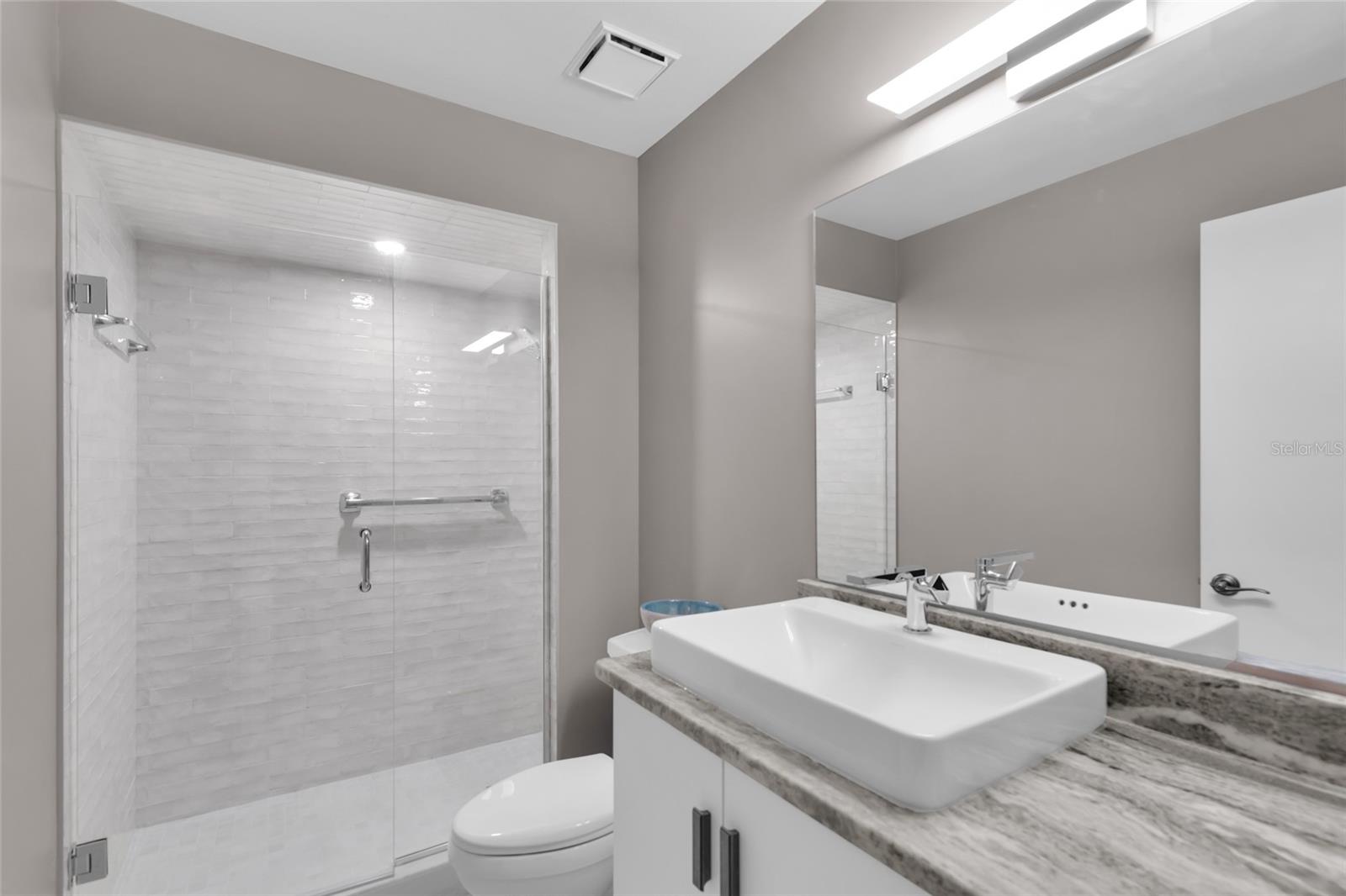 1111 LAKESHORE DR #A3, EUSTIS, FL, 32726