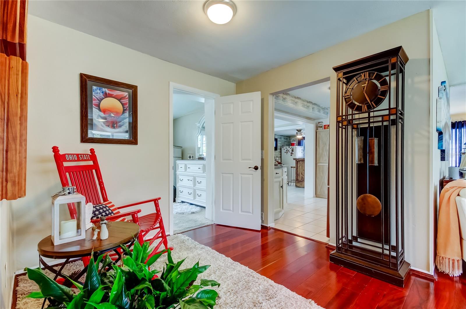 514 E LAKE DR, LARGO, FL, 33771