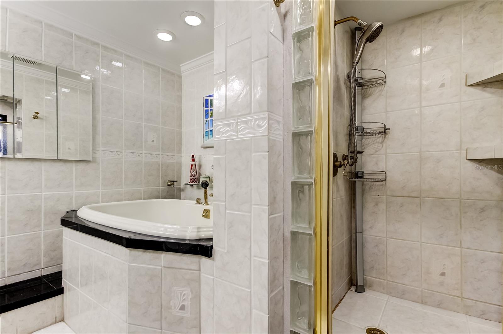 514 E LAKE DR, LARGO, FL, 33771