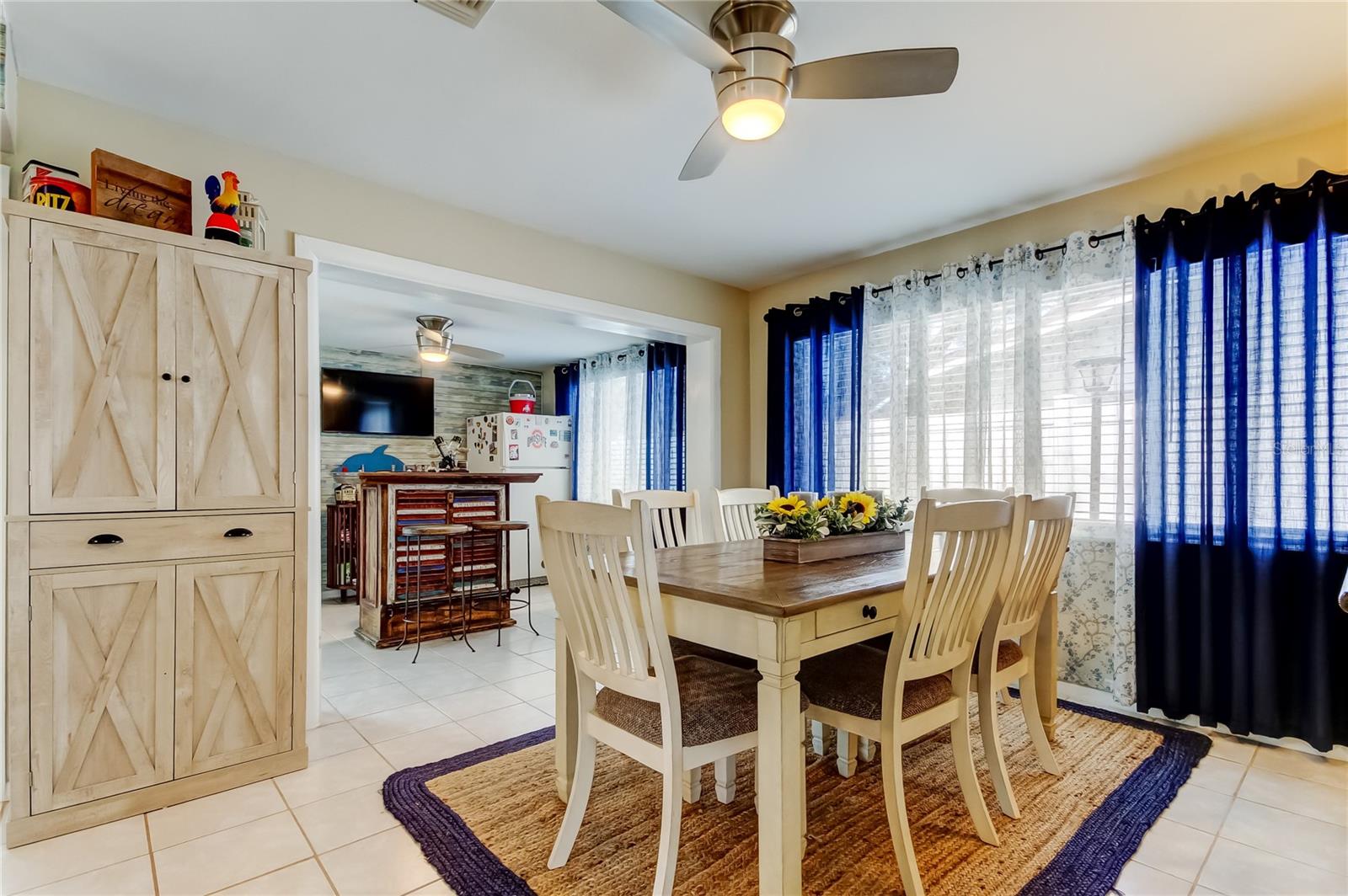 514 E LAKE DR, LARGO, FL, 33771