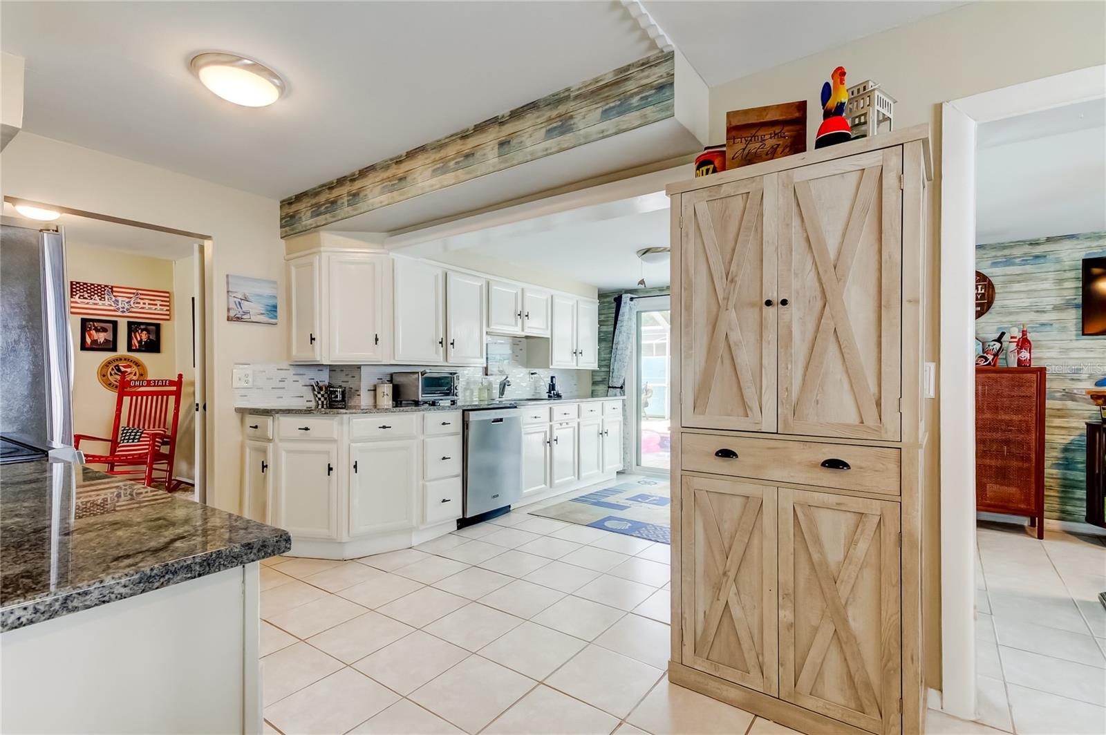 514 E LAKE DR, LARGO, FL, 33771