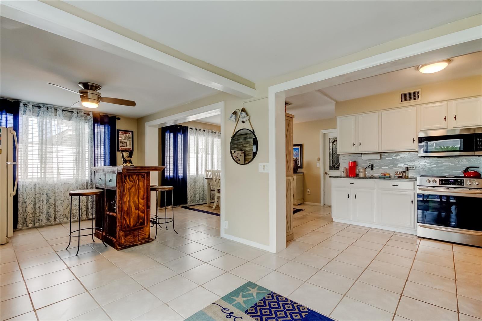 514 E LAKE DR, LARGO, FL, 33771