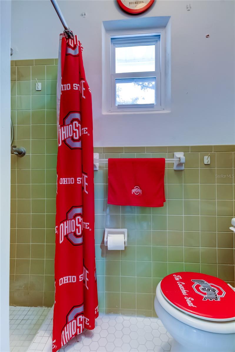 514 E LAKE DR, LARGO, FL, 33771