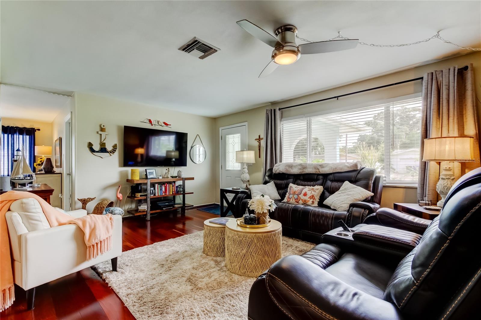 514 E LAKE DR, LARGO, FL, 33771