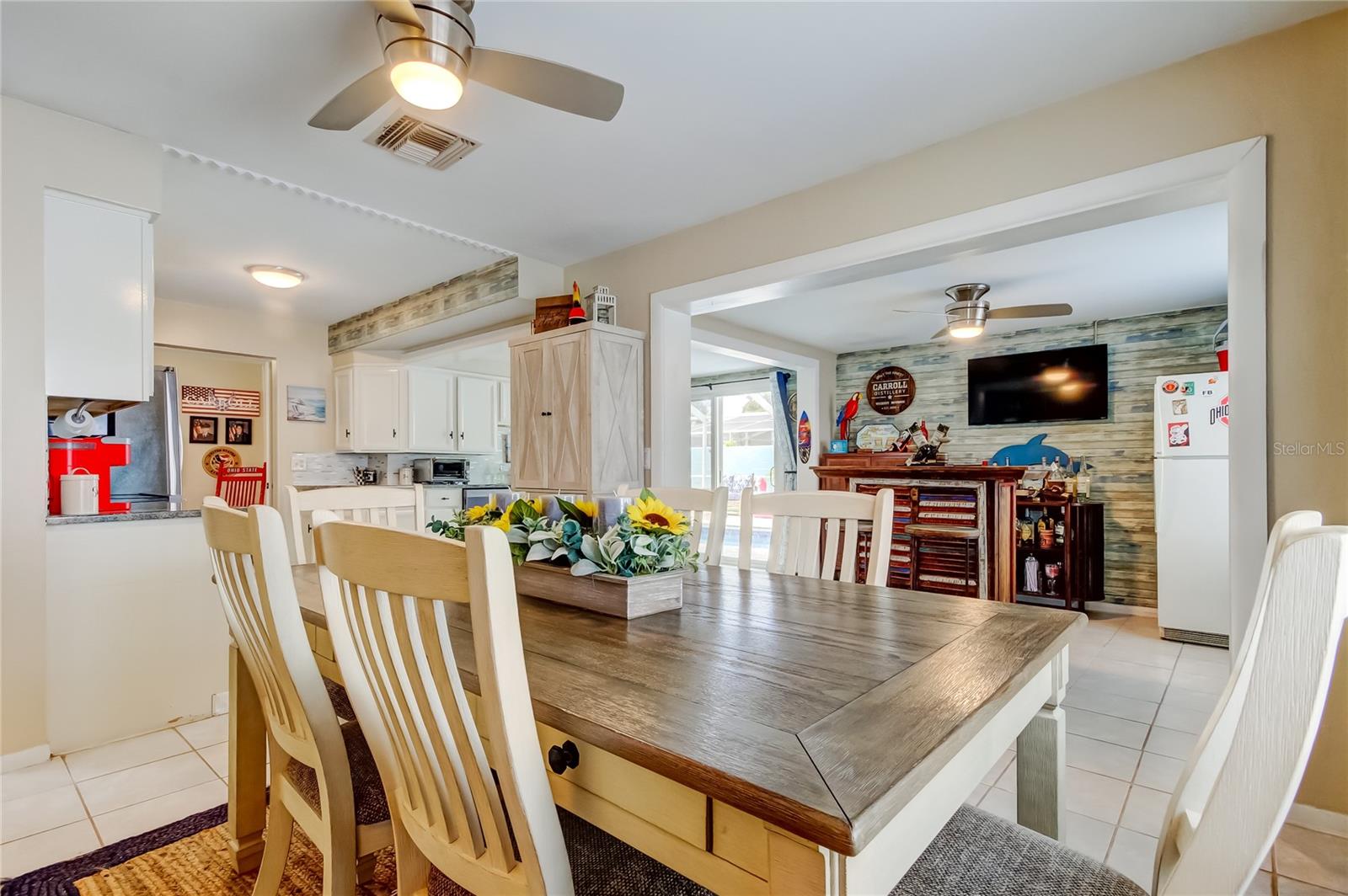 514 E LAKE DR, LARGO, FL, 33771