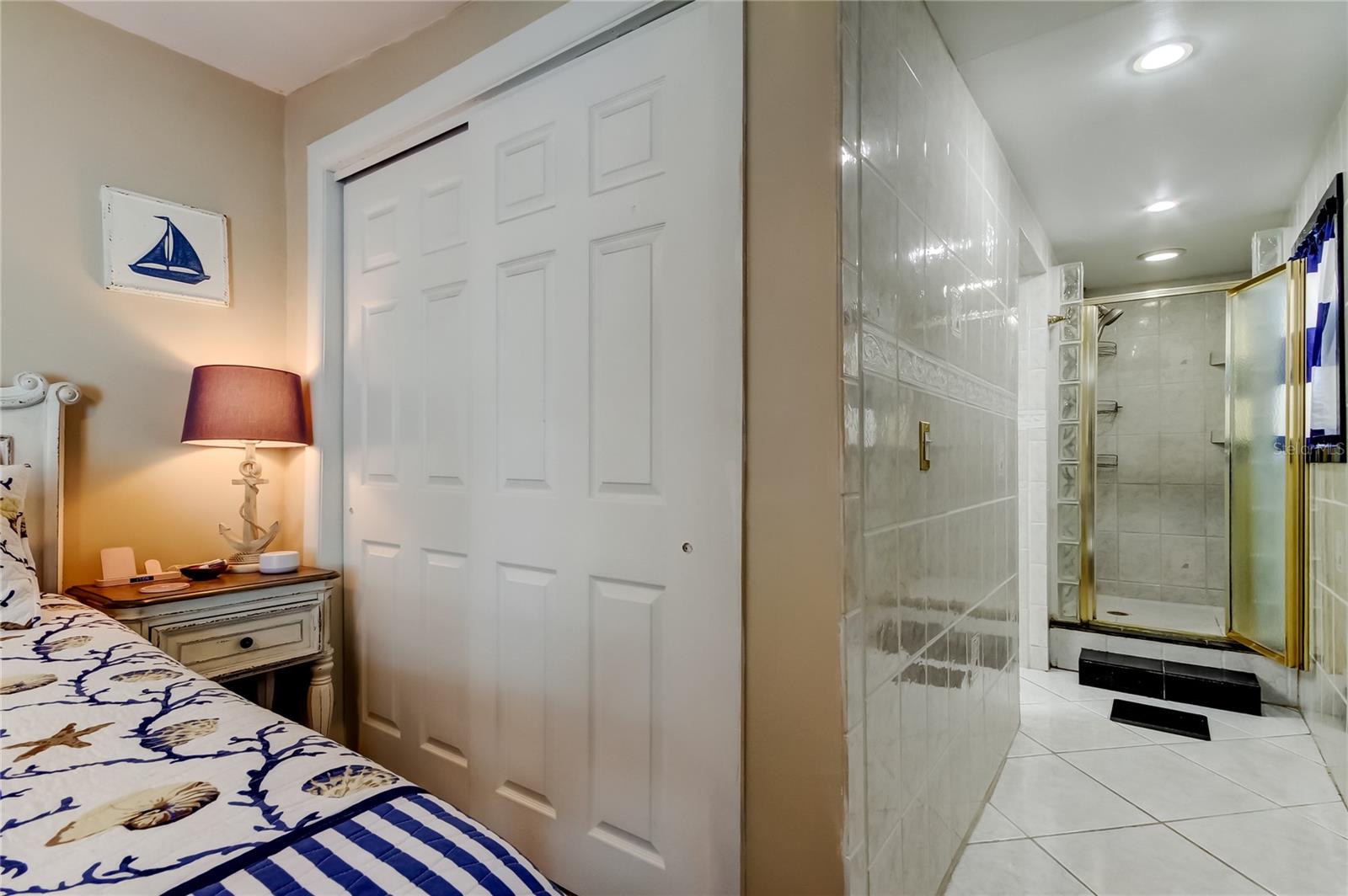 514 E LAKE DR, LARGO, FL, 33771