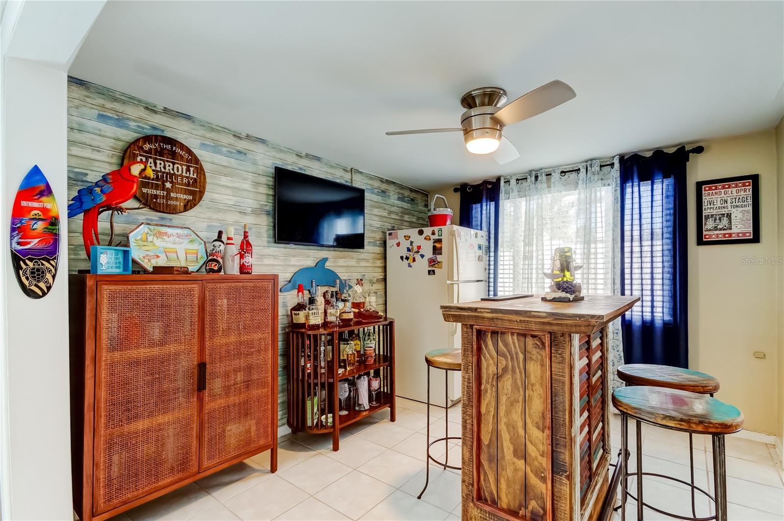 514 E LAKE DR, LARGO, FL, 33771