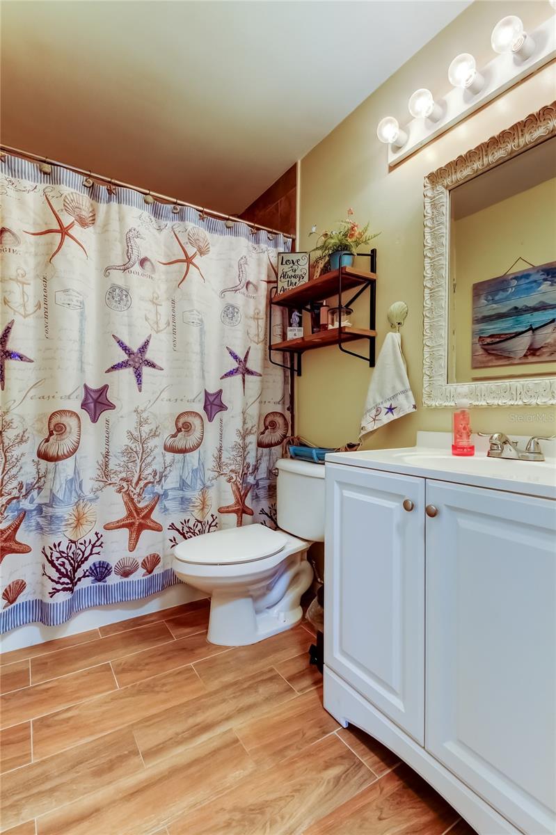 514 E LAKE DR, LARGO, FL, 33771