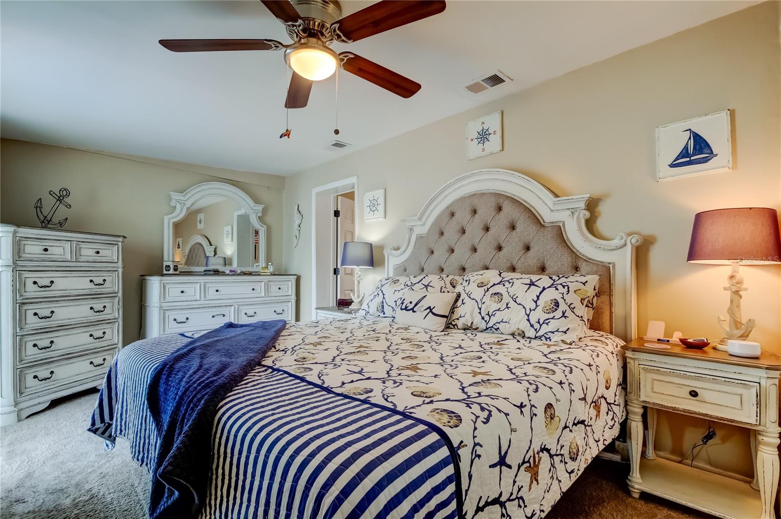 514 E LAKE DR, LARGO, FL, 33771