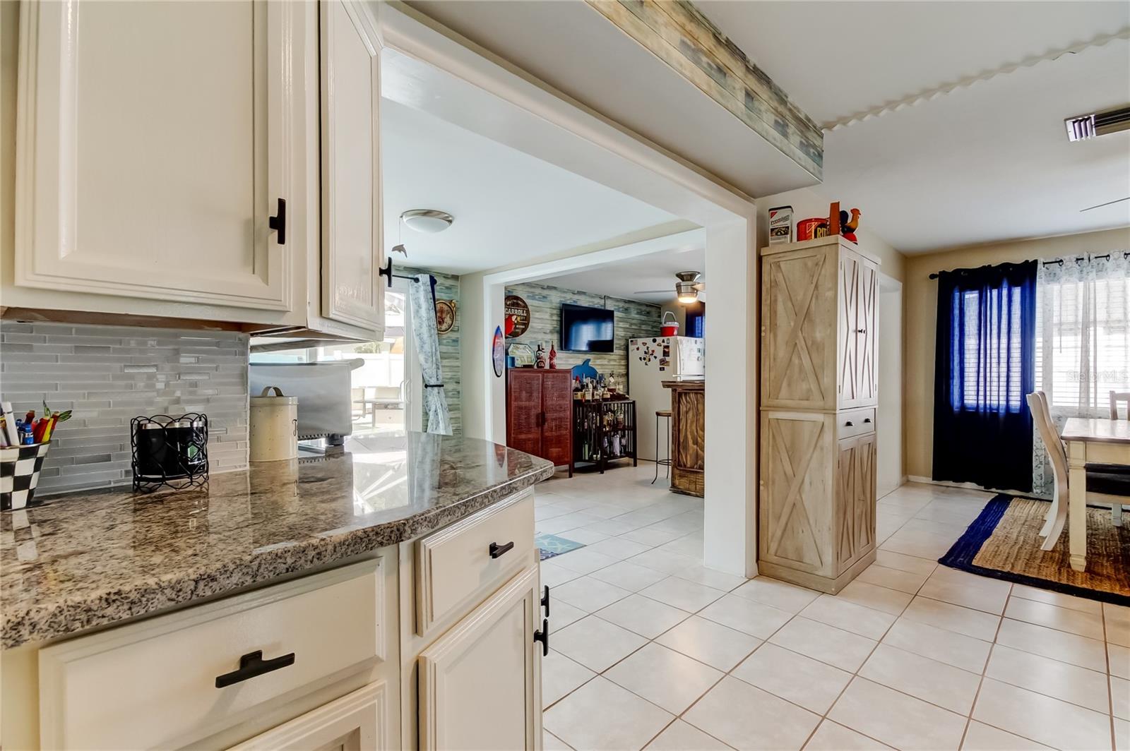 514 E LAKE DR, LARGO, FL, 33771