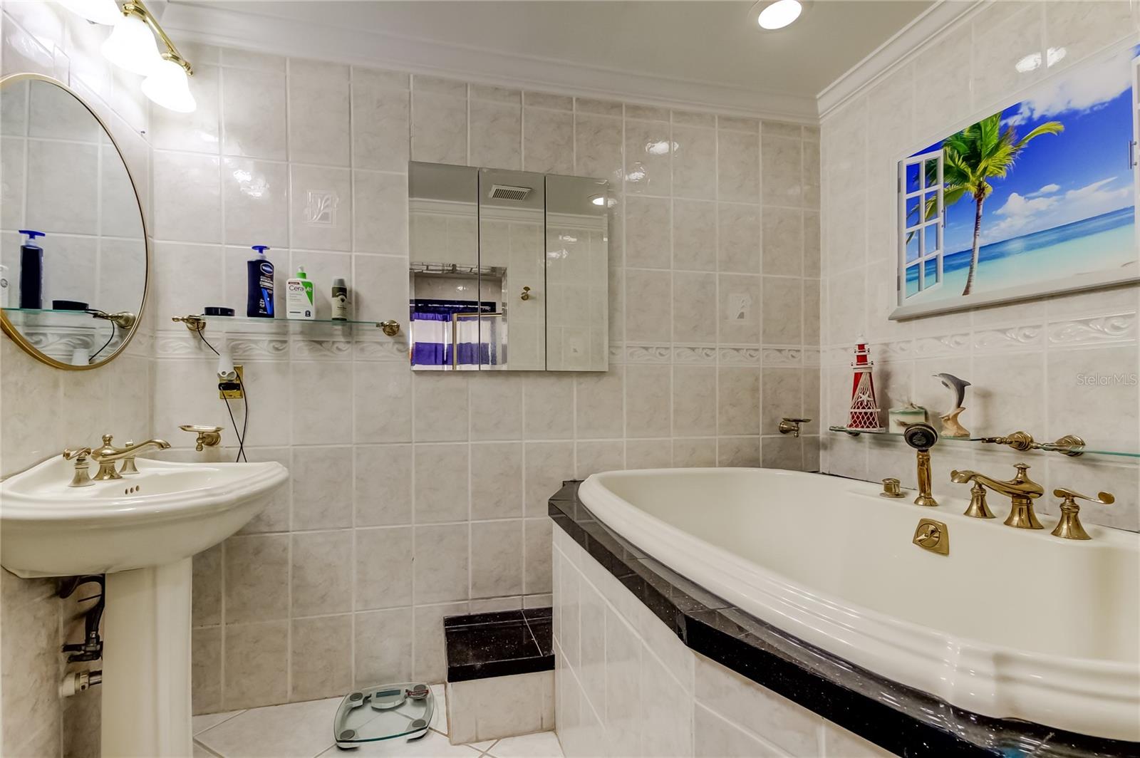 514 E LAKE DR, LARGO, FL, 33771