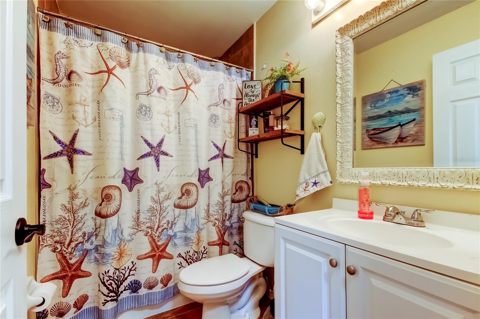 514 E LAKE DR, LARGO, FL, 33771