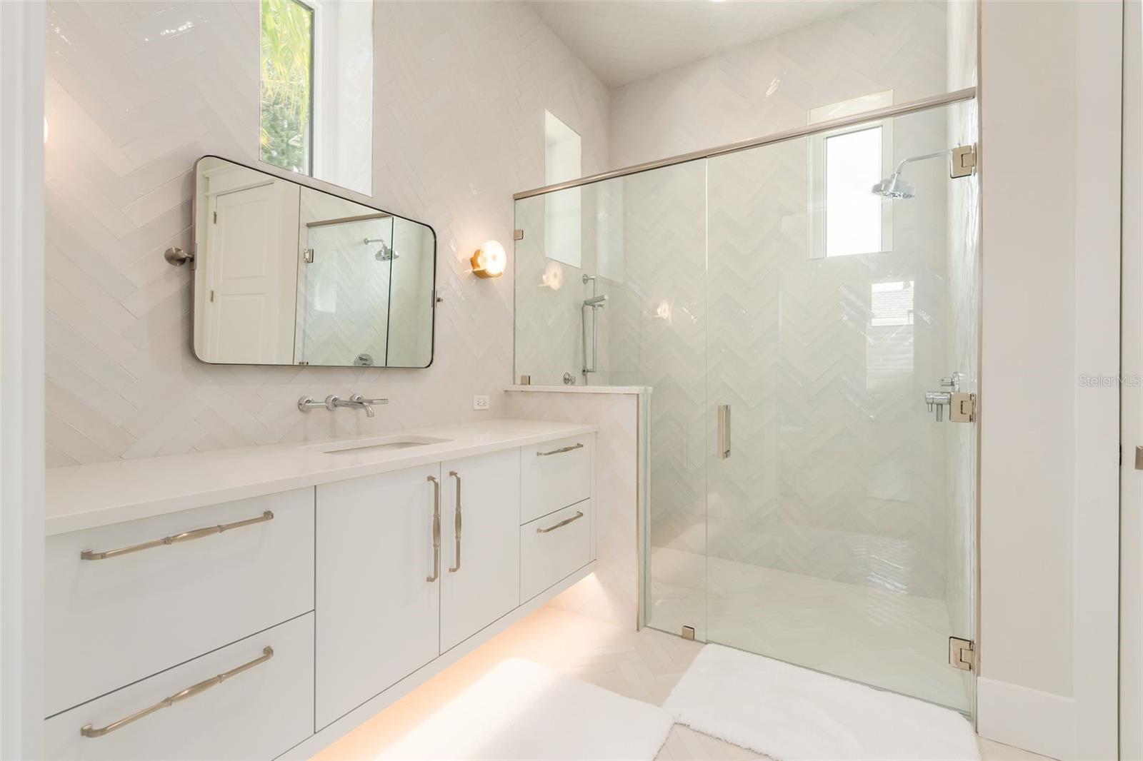 GC533560 Property Photo