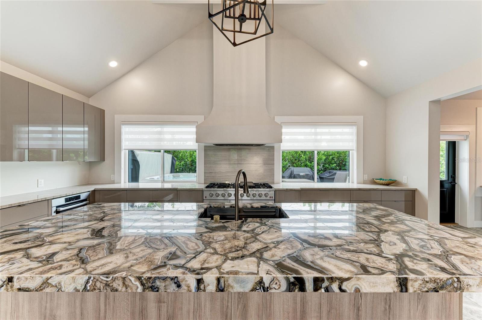 A4663262 Property Photo