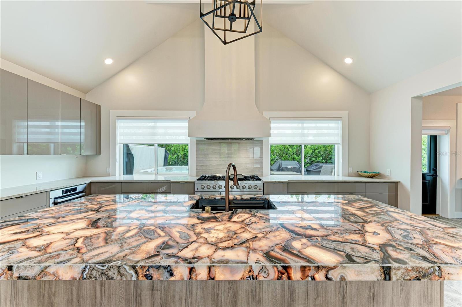 A4663262 Property Photo