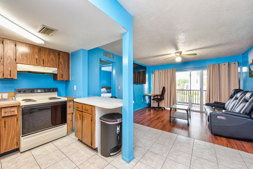 8602 CHAMPLAIN CT #93, TAMPA, FL, 33614