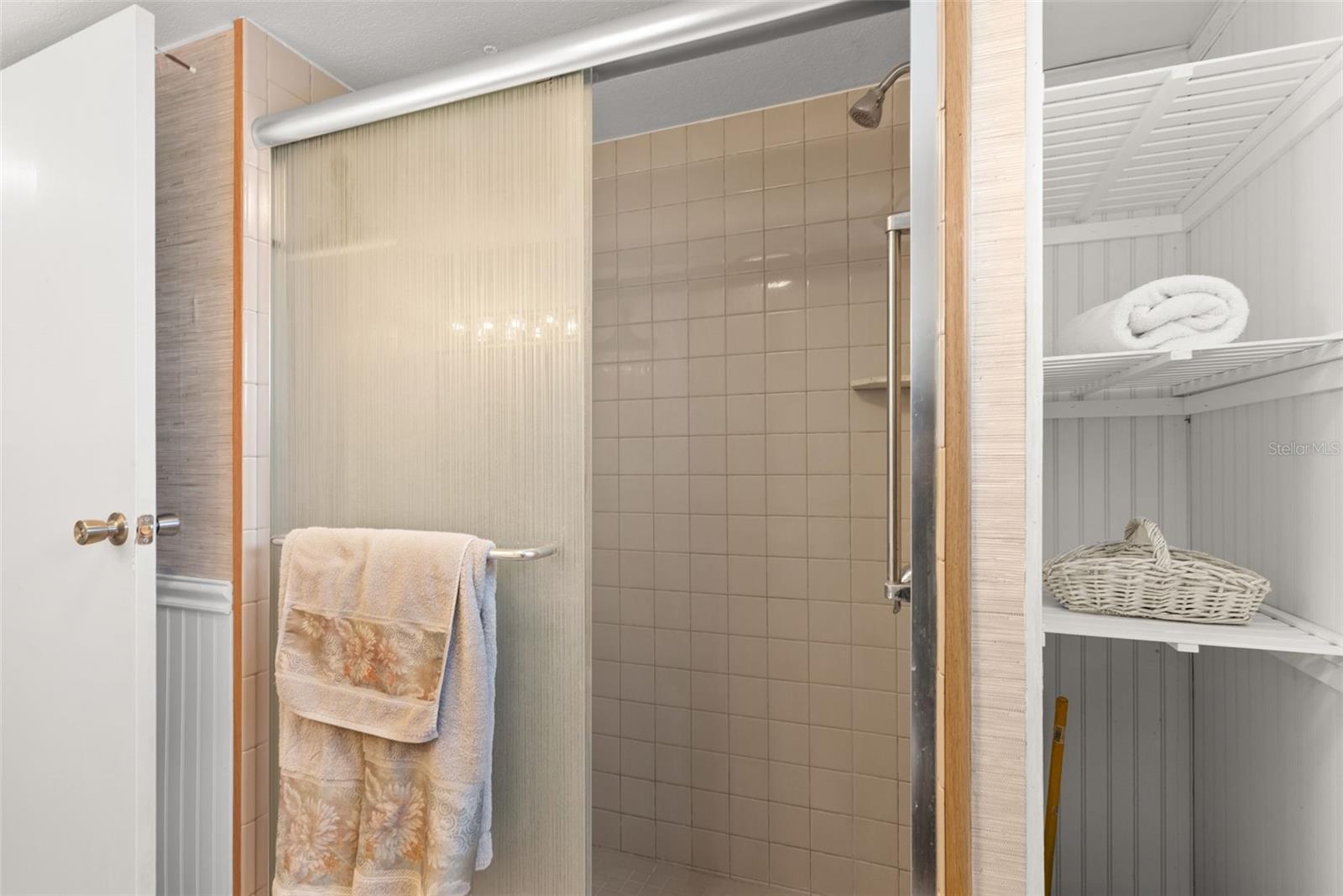 TB8421515 Property Photo