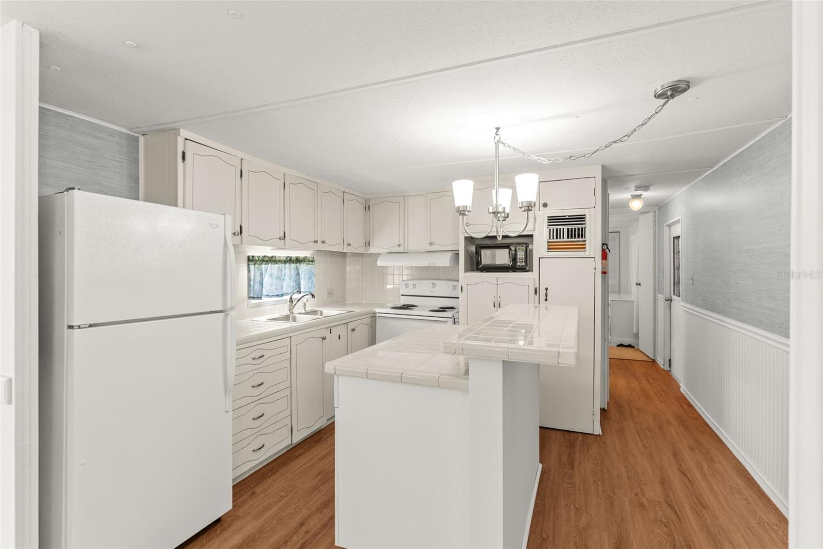 TB8421515 Property Photo