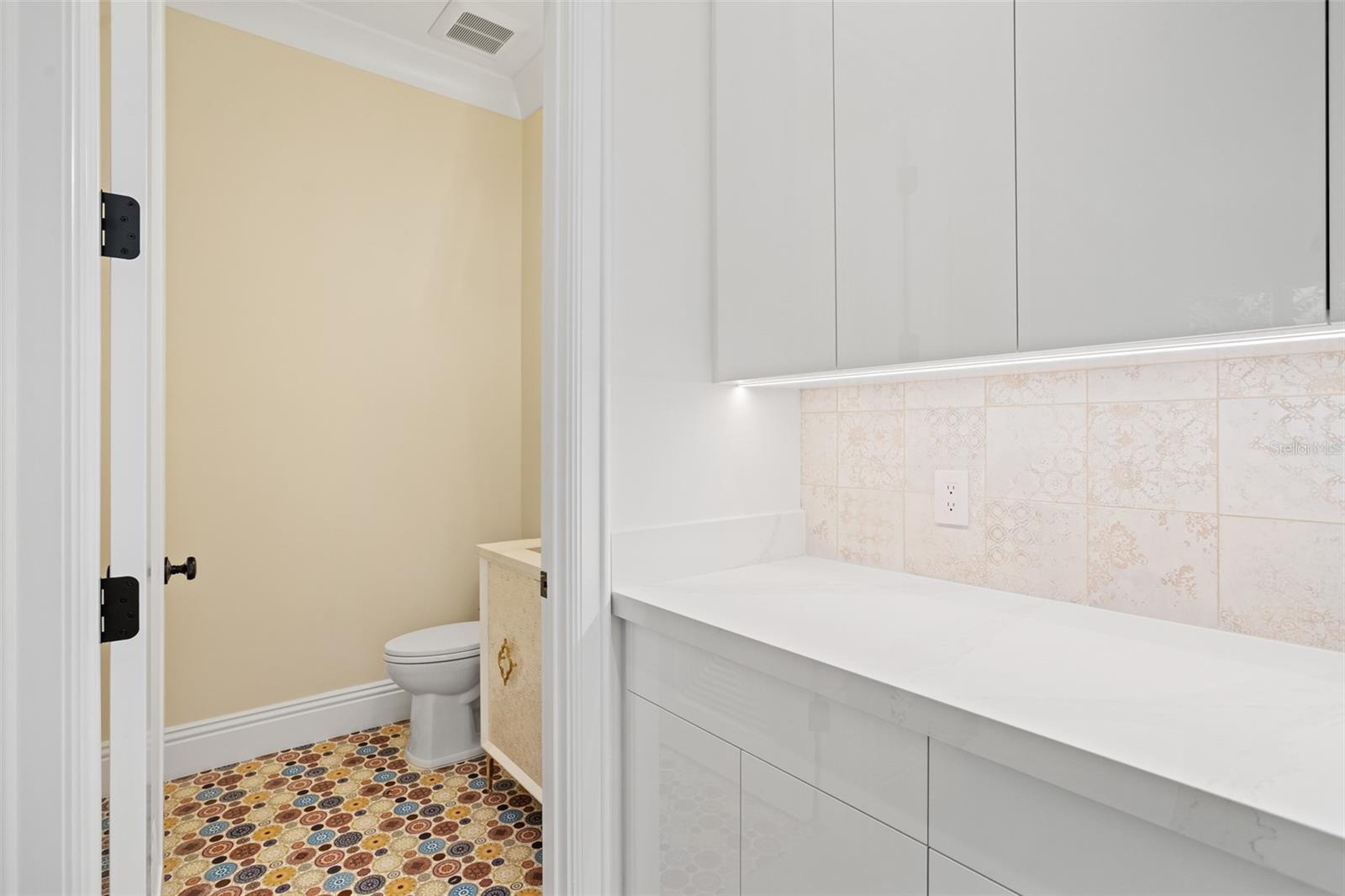 O6339148 Property Photo