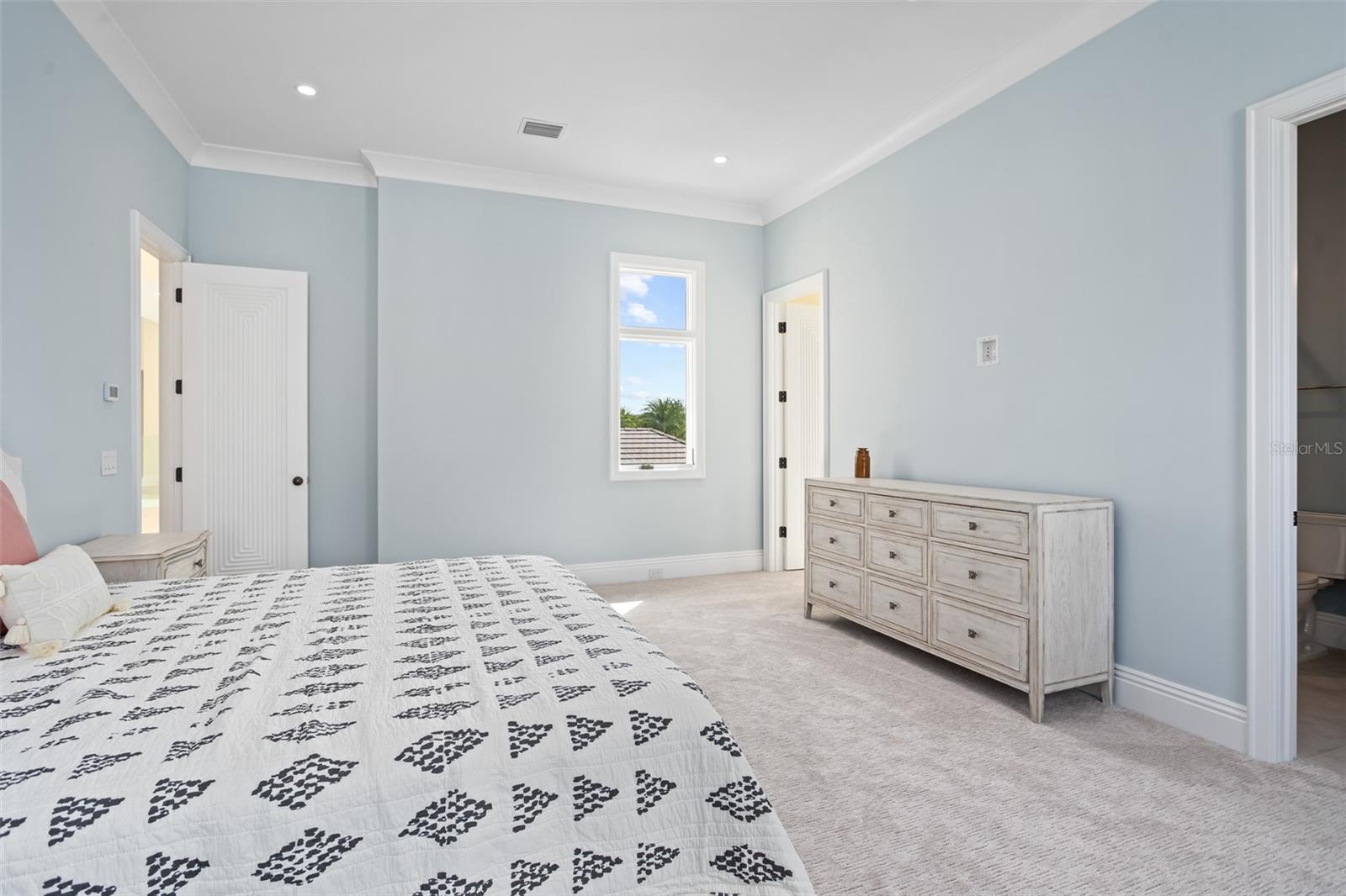 O6339148 Property Photo