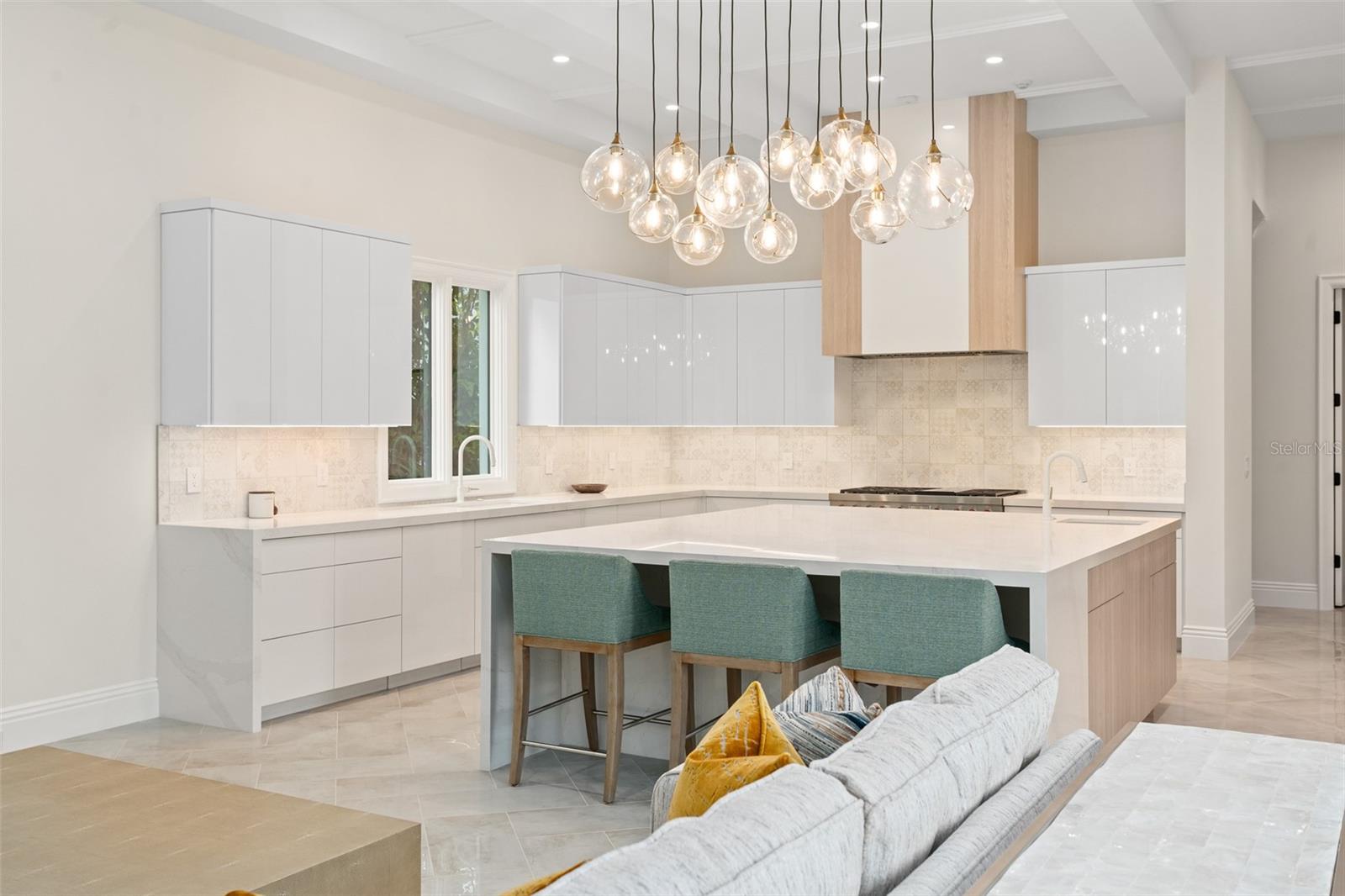 O6339148 Property Photo