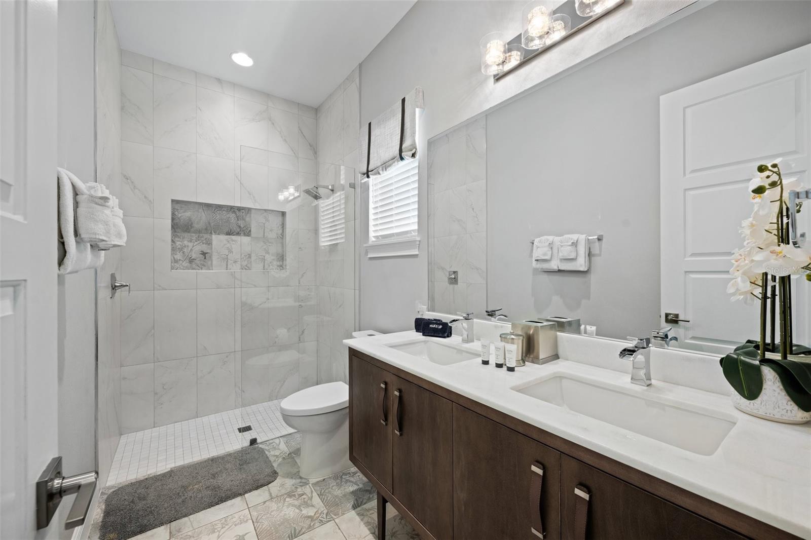 O6339149 Property Photo