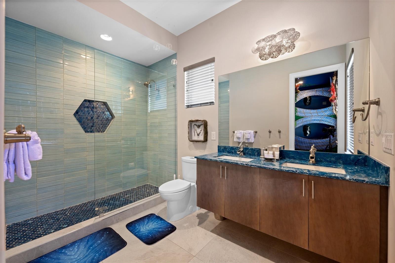 O6339149 Property Photo