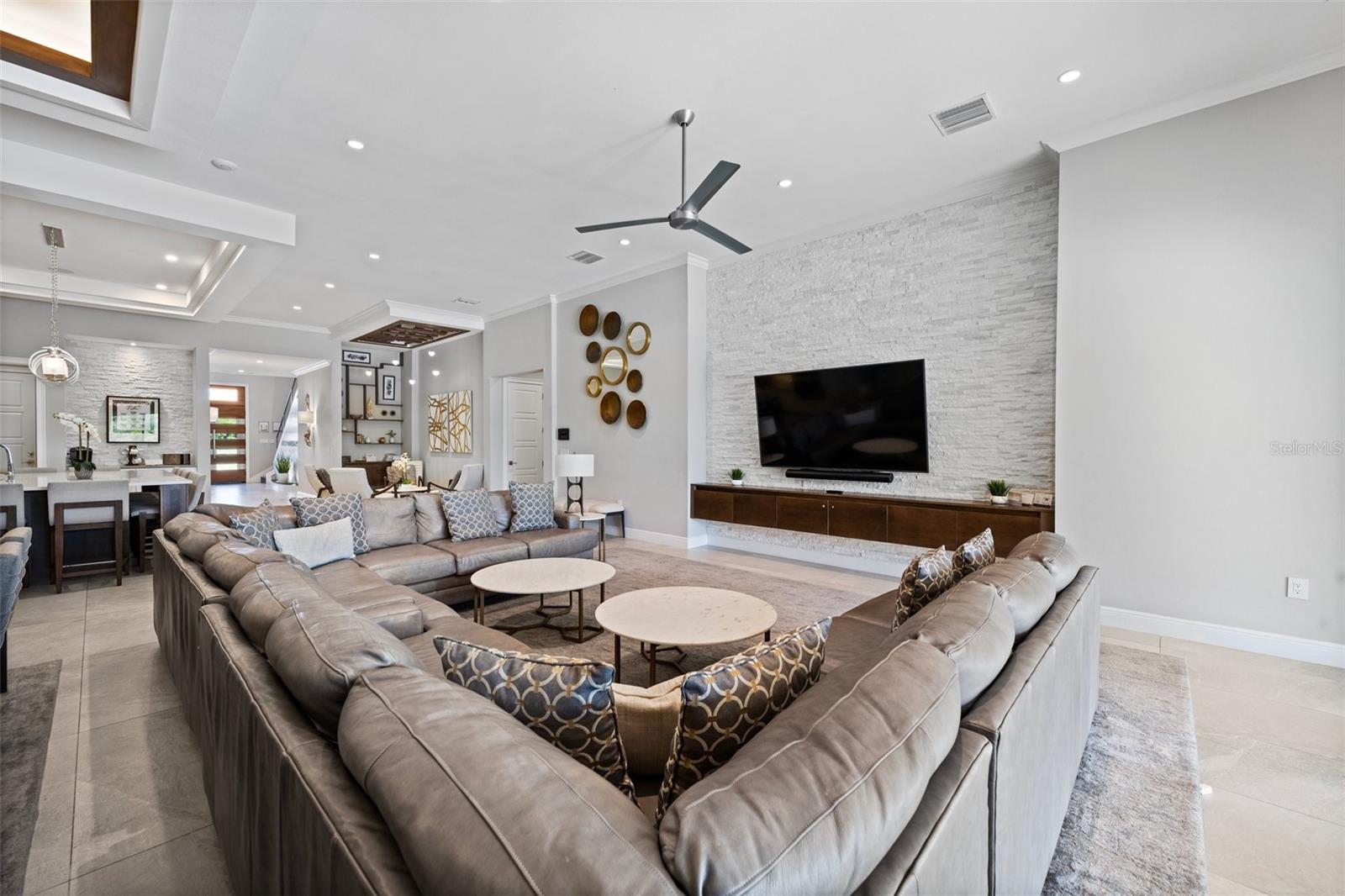 O6339149 Property Photo