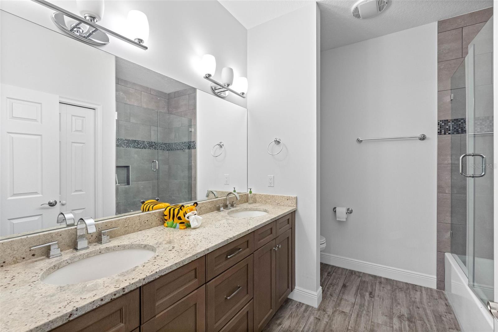 TB8421610 Property Photo