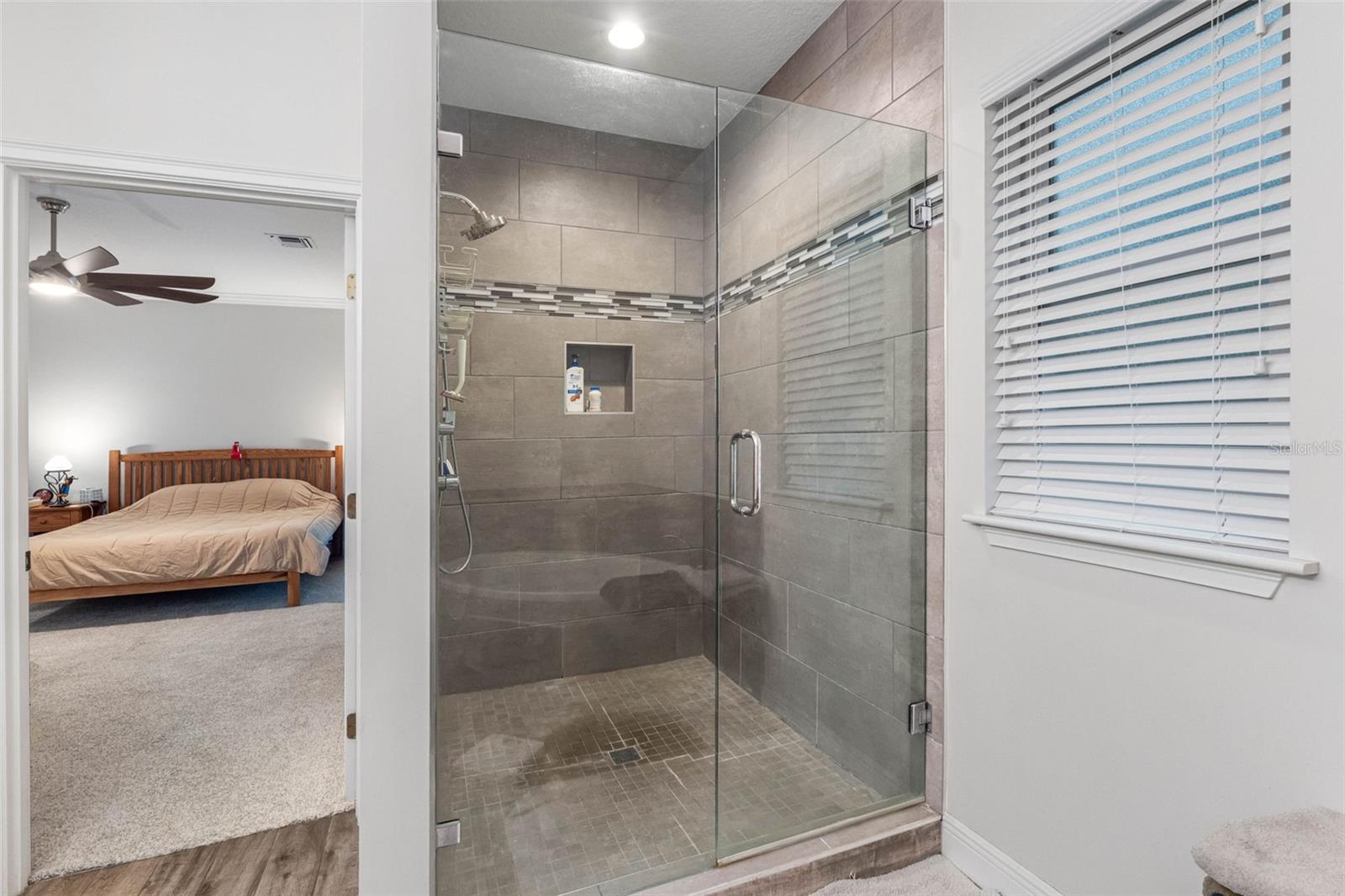 TB8421610 Property Photo