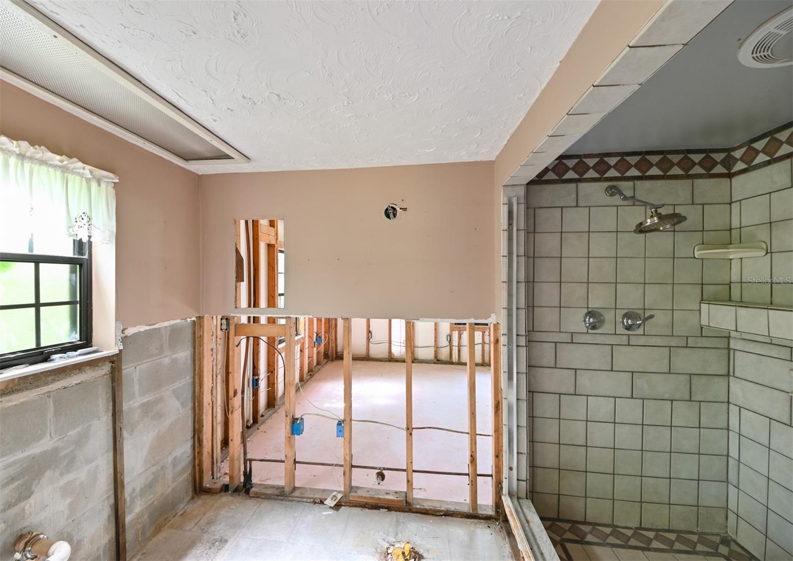 TB8421854 Property Photo