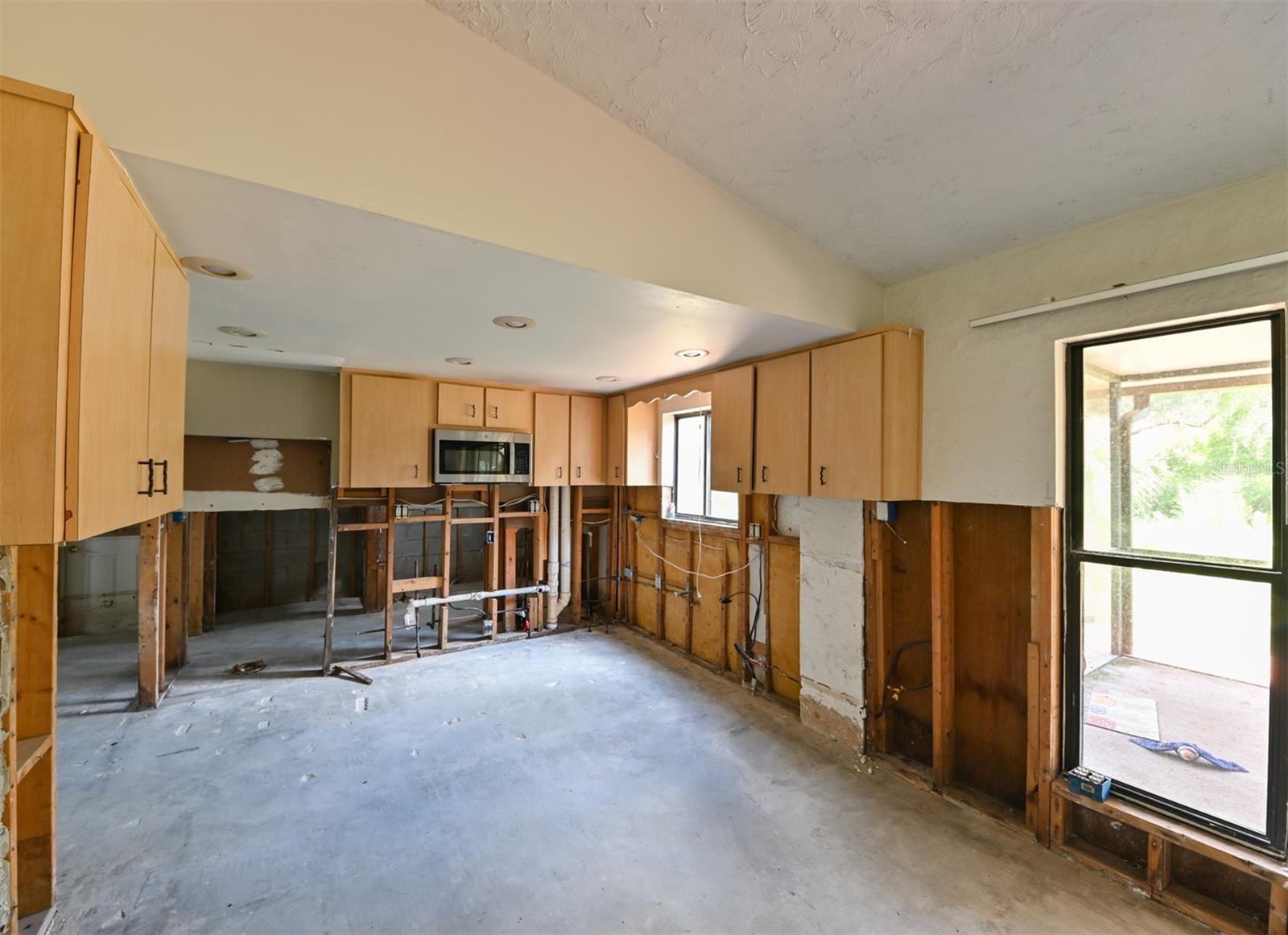 TB8421854 Property Photo