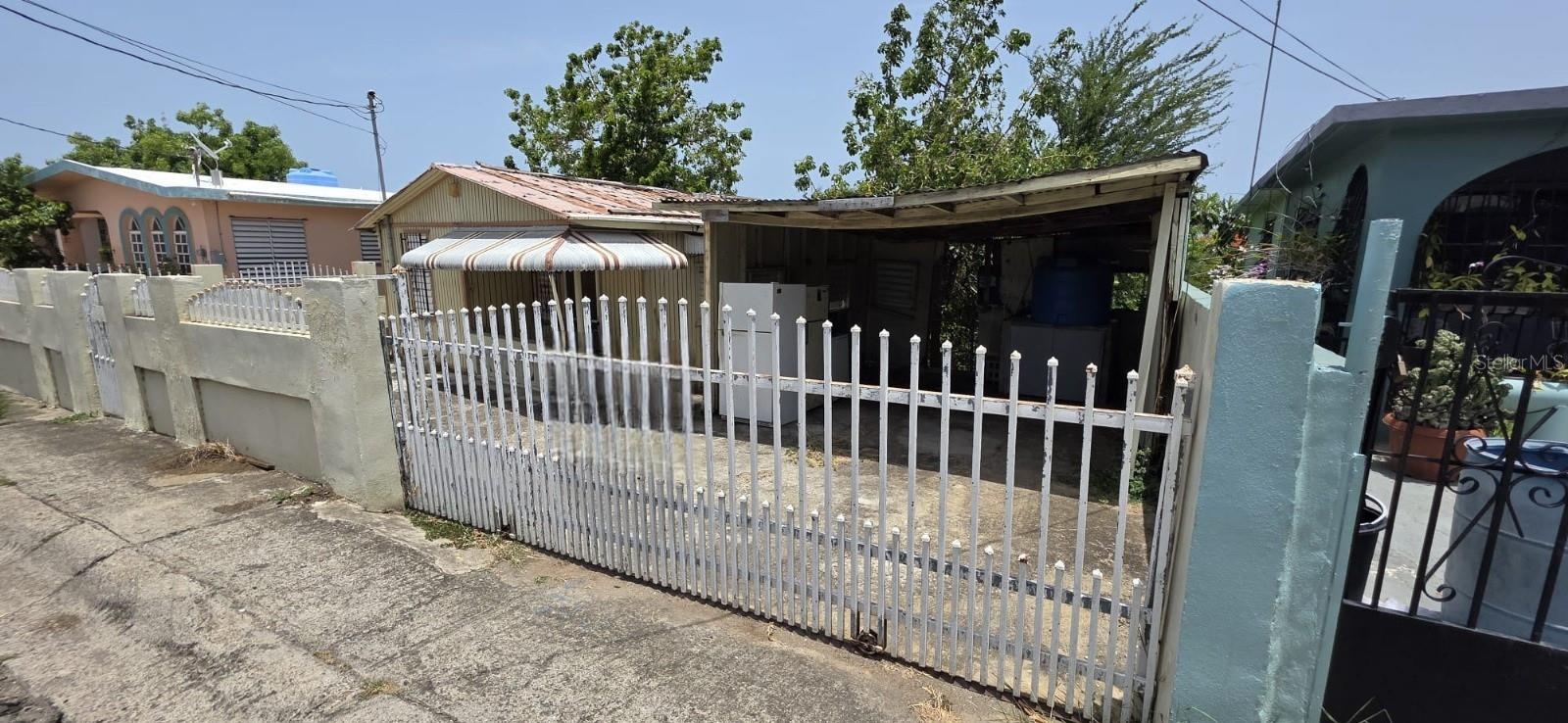 PR9115729 Property Photo