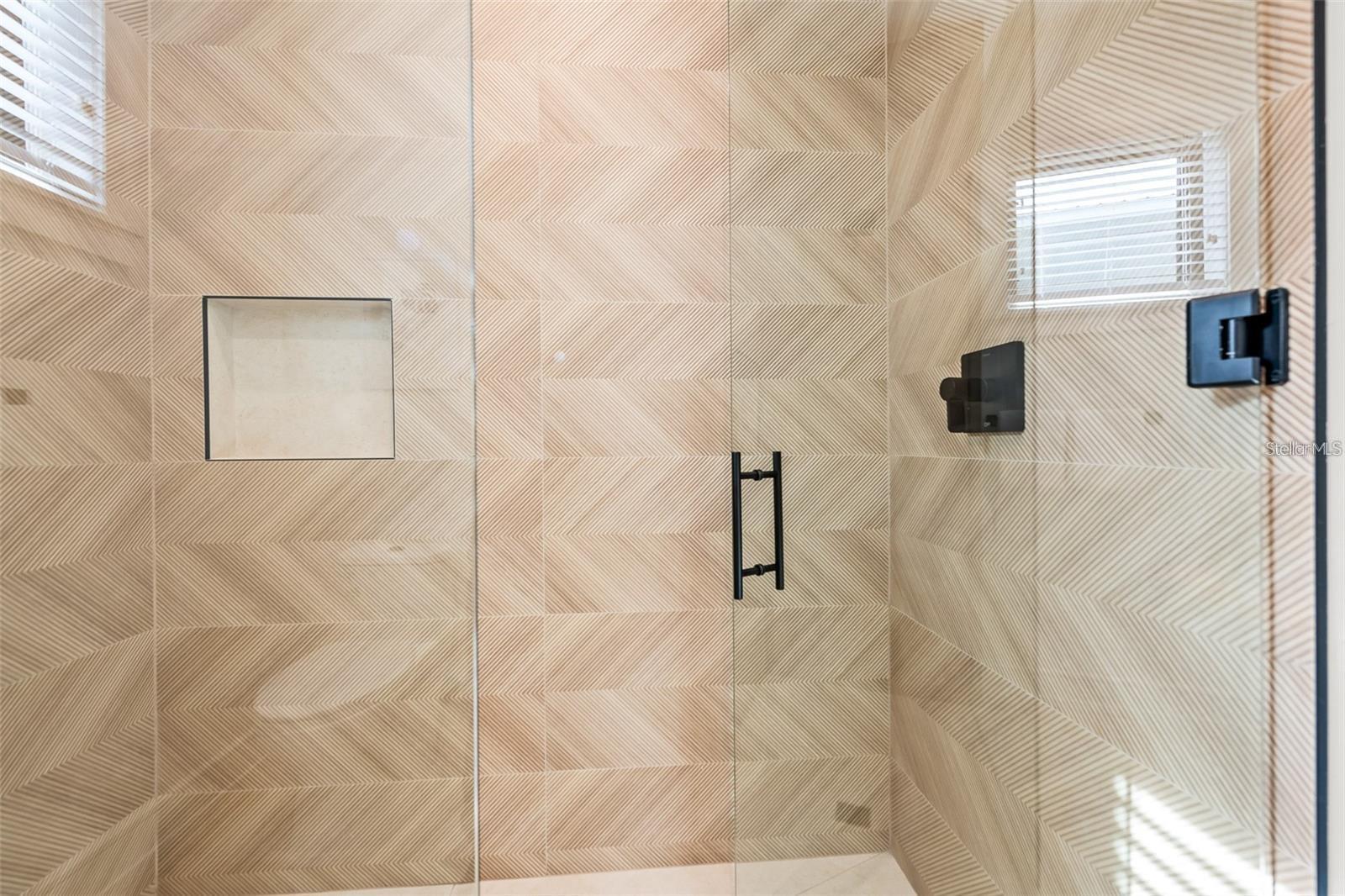 A4663380 Property Photo