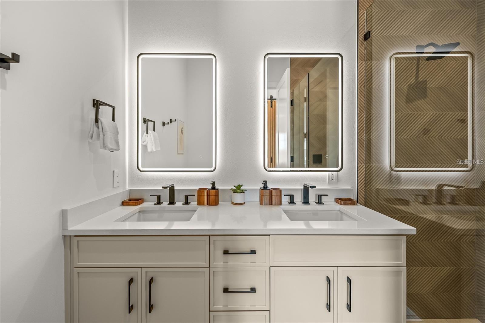 A4663380 Property Photo