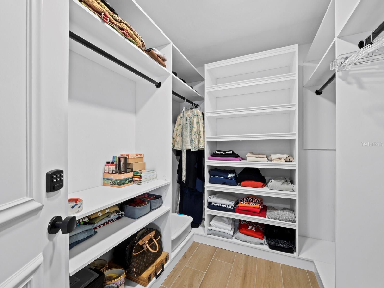 A4663390 Property Photo