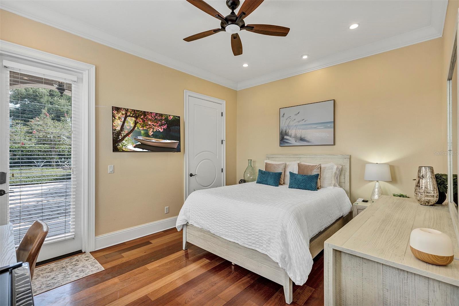 O6339472 Property Photo