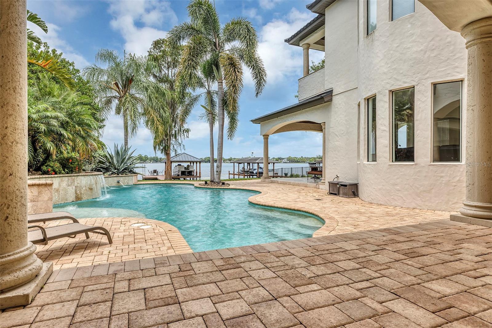 O6339472 Property Photo