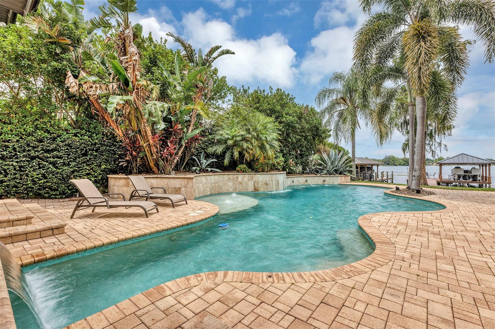 O6339472 Property Photo