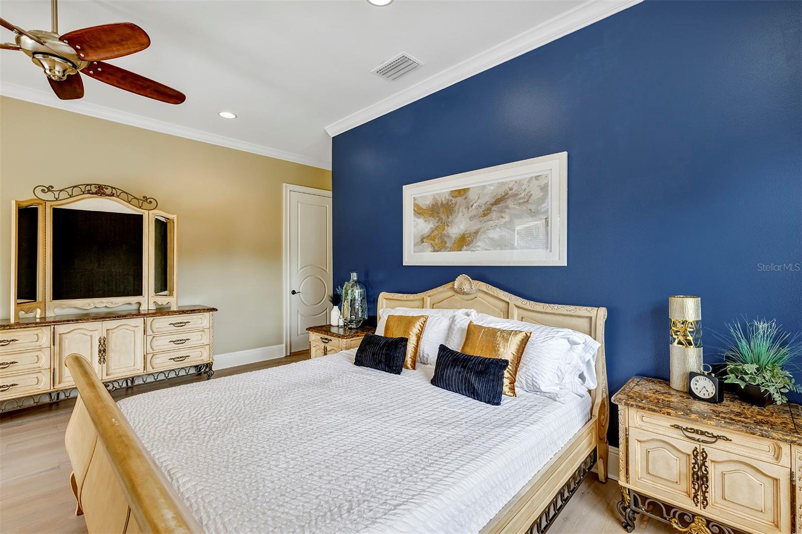 O6339472 Property Photo