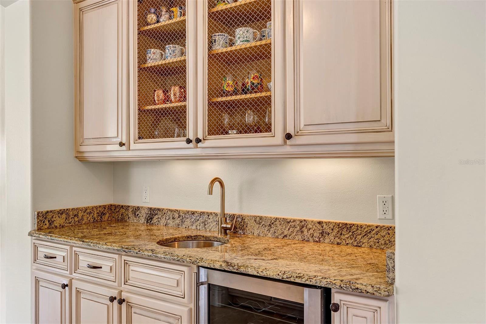 O6339472 Property Photo