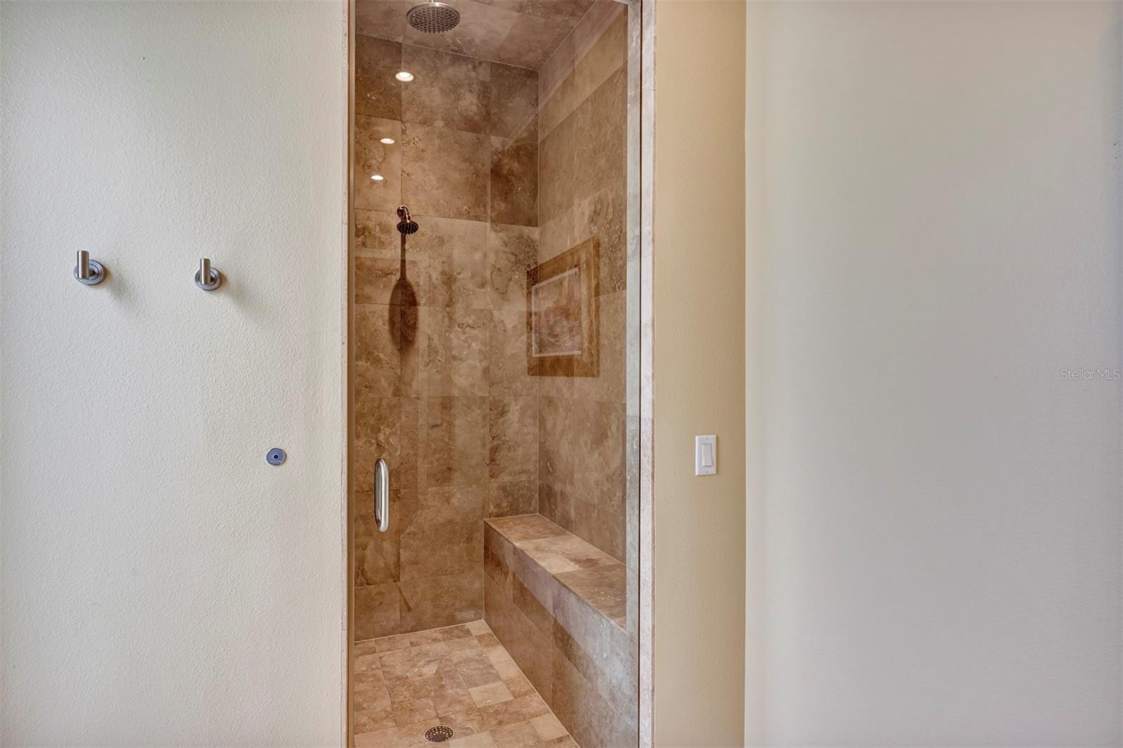 O6339472 Property Photo