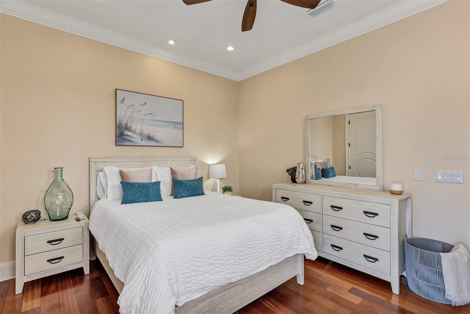 O6339472 Property Photo