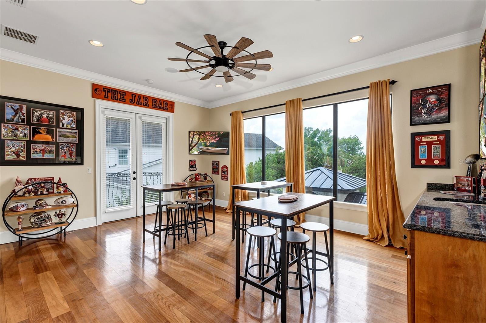 O6339472 Property Photo