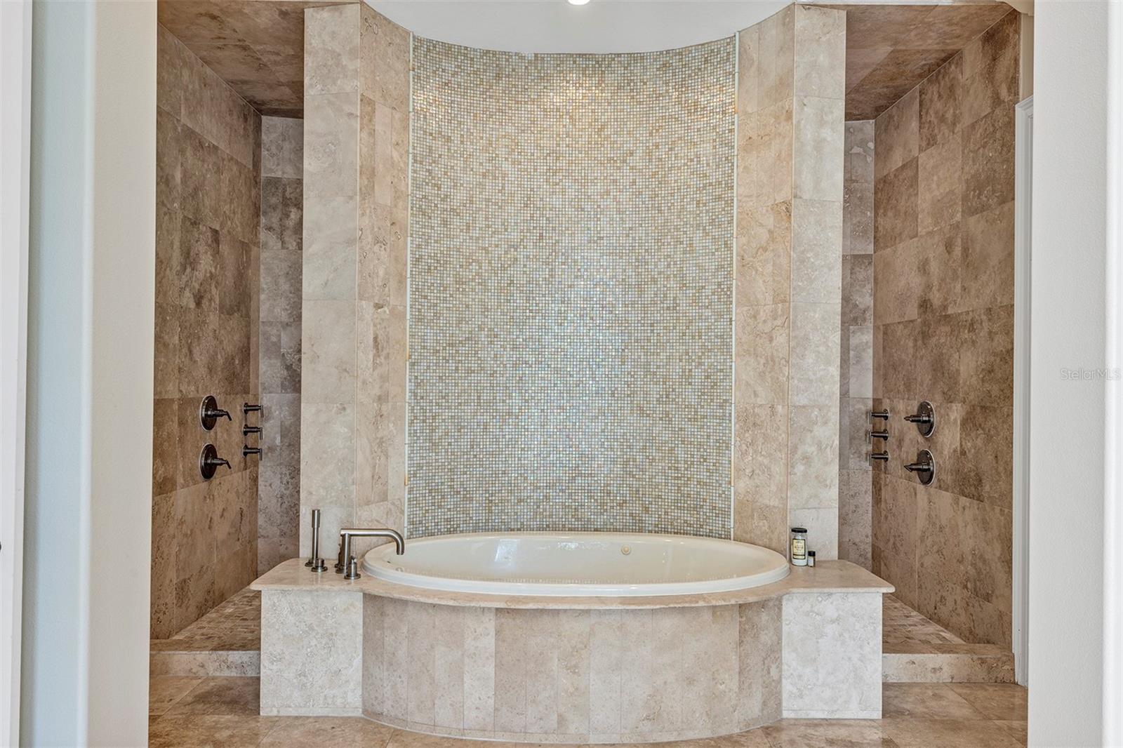 O6339472 Property Photo