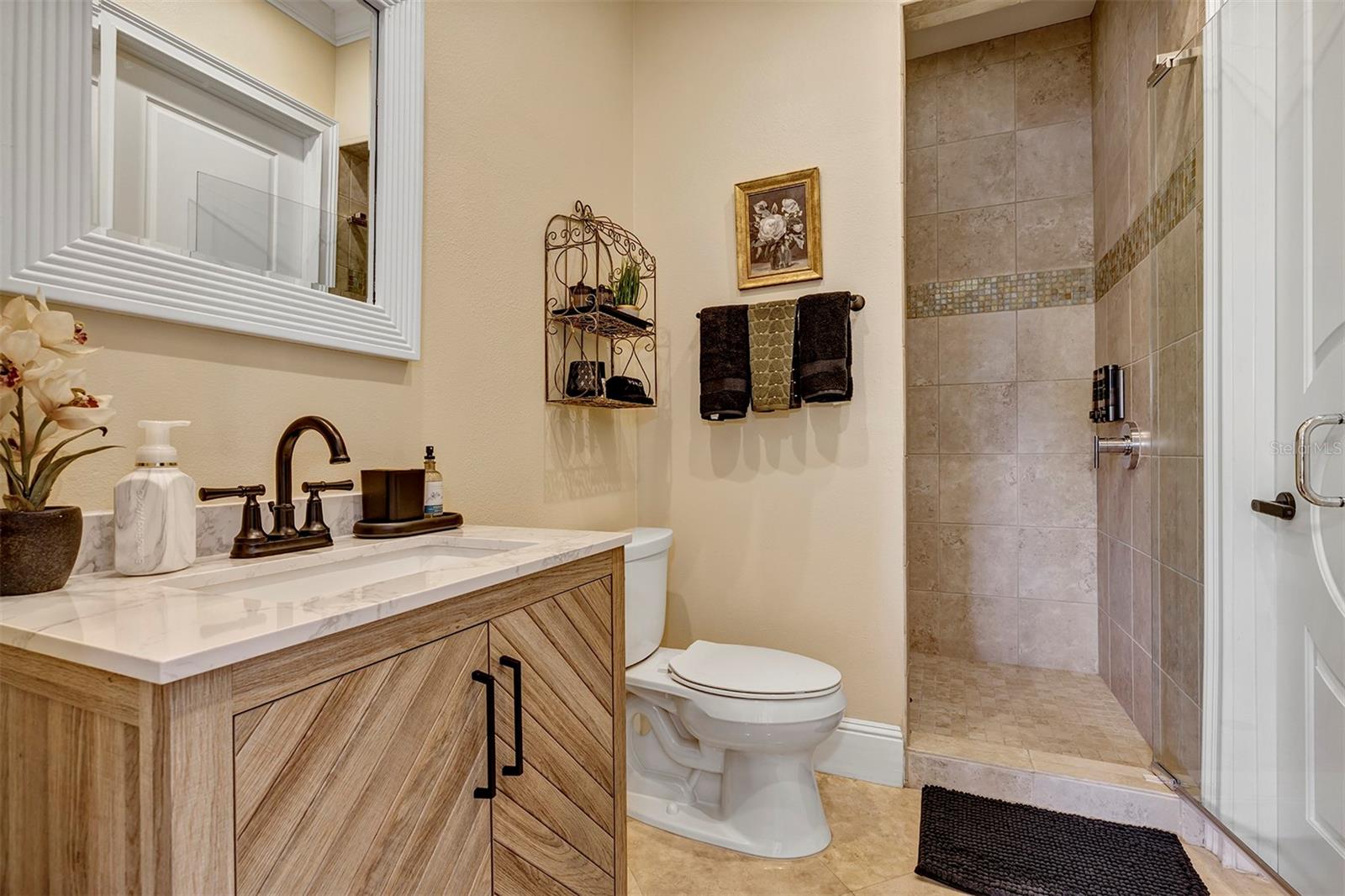 O6339472 Property Photo