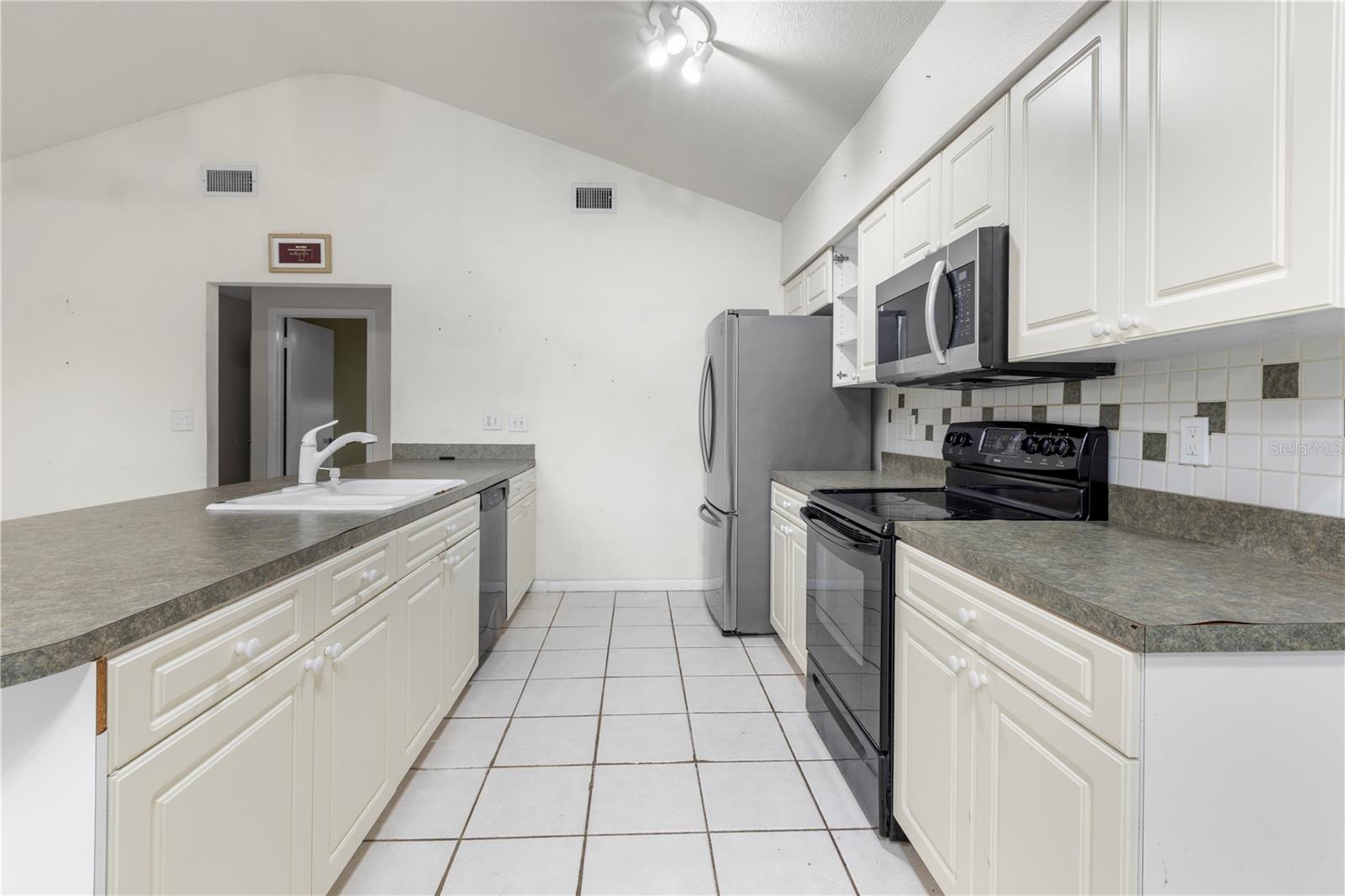 16503 FOOTHILL DR, TAMPA, FL, 33624