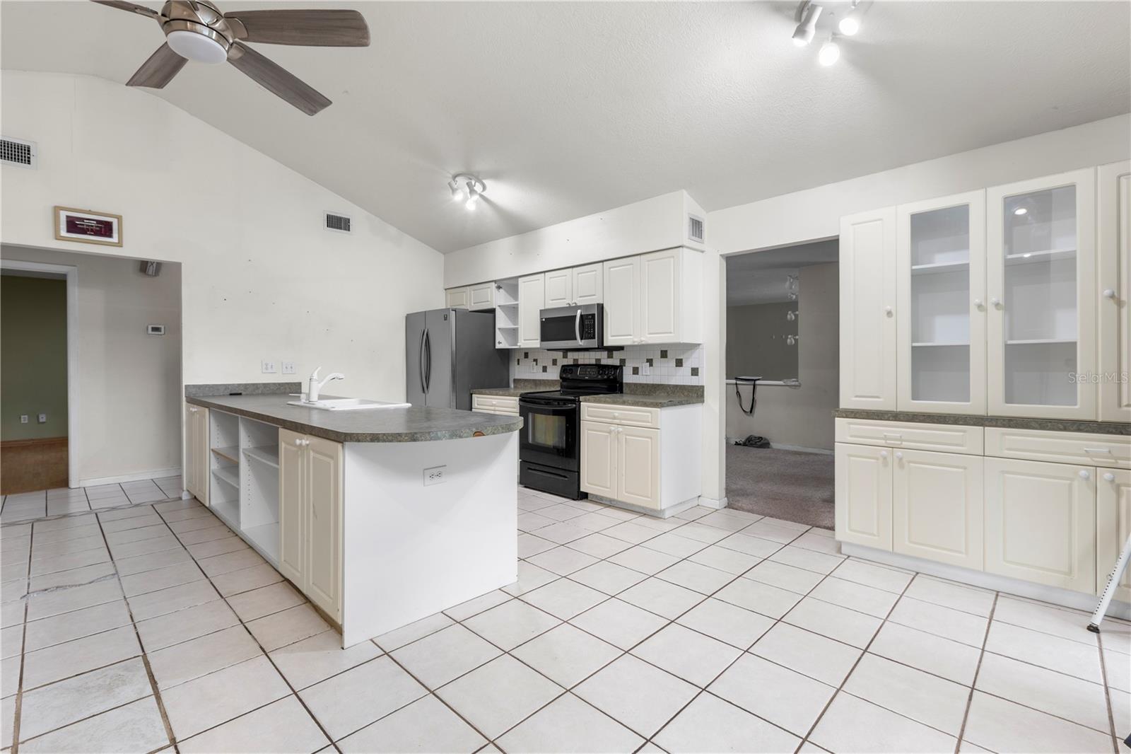 16503 FOOTHILL DR, TAMPA, FL, 33624