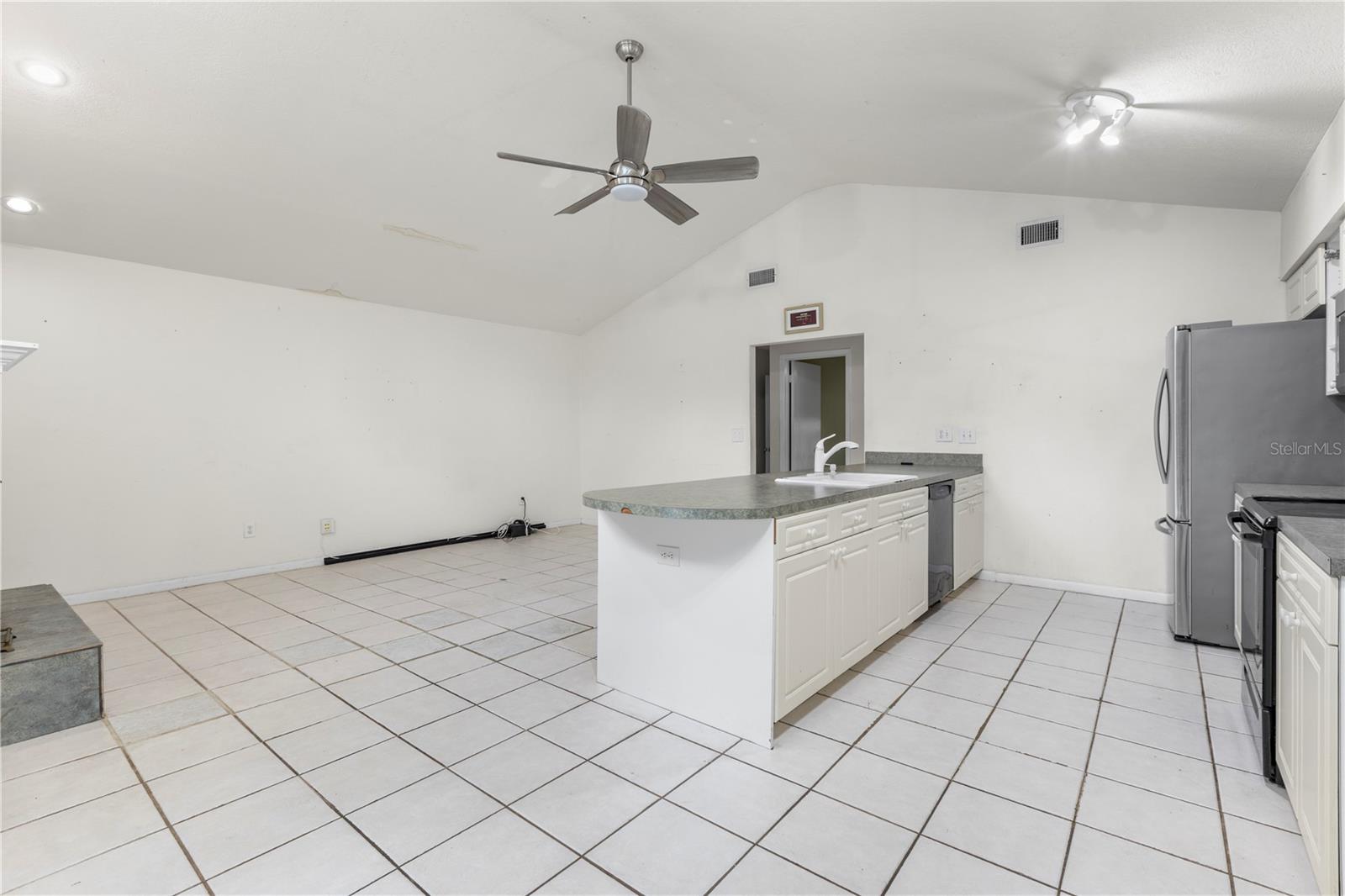 16503 FOOTHILL DR, TAMPA, FL, 33624