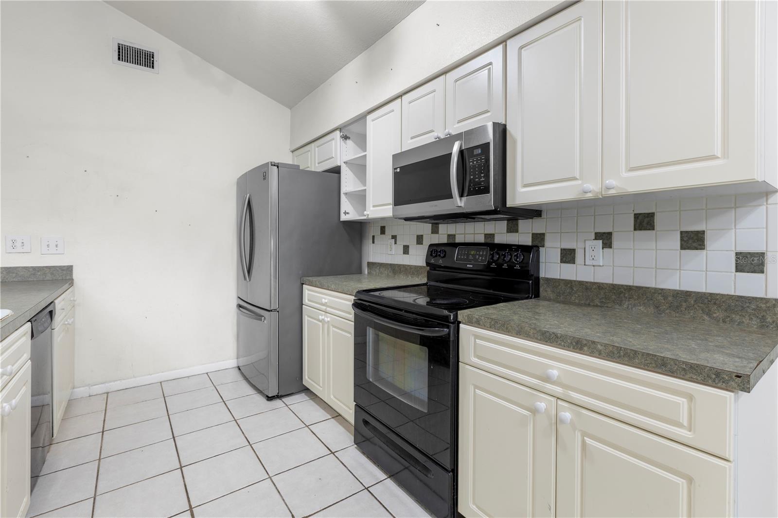 16503 FOOTHILL DR, TAMPA, FL, 33624